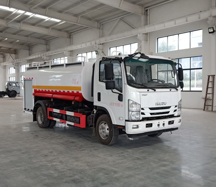 五十铃8方洒水车（700p底盘）