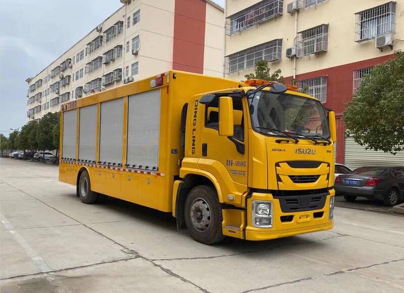 五十铃巨咖排半5550轴距救险车